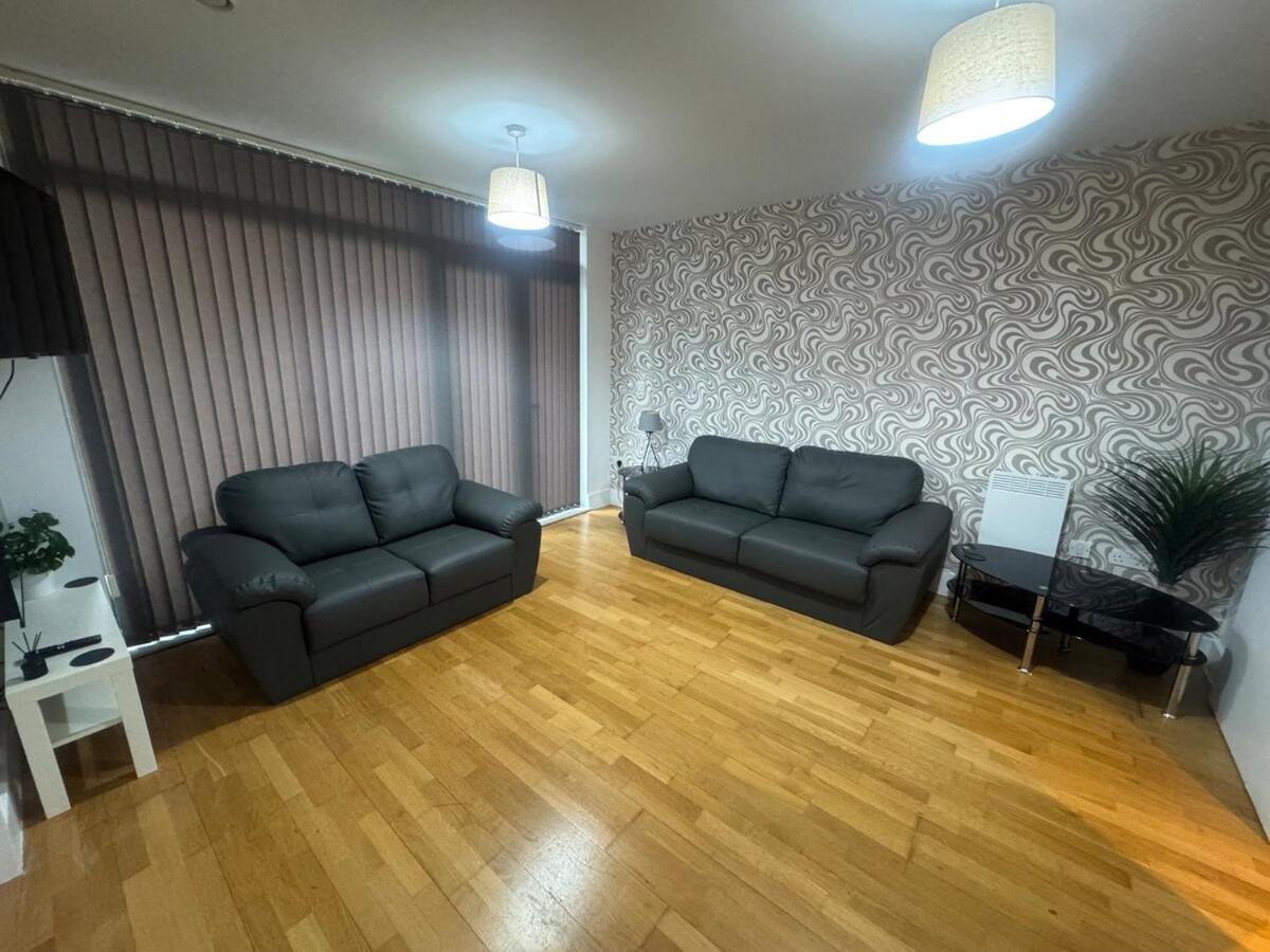 2 Bedroom - Henry St * Ливерпуль